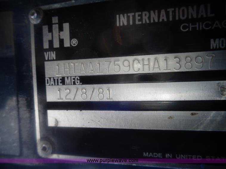 image for item AL9231 1981 International 1754 flatbed truck