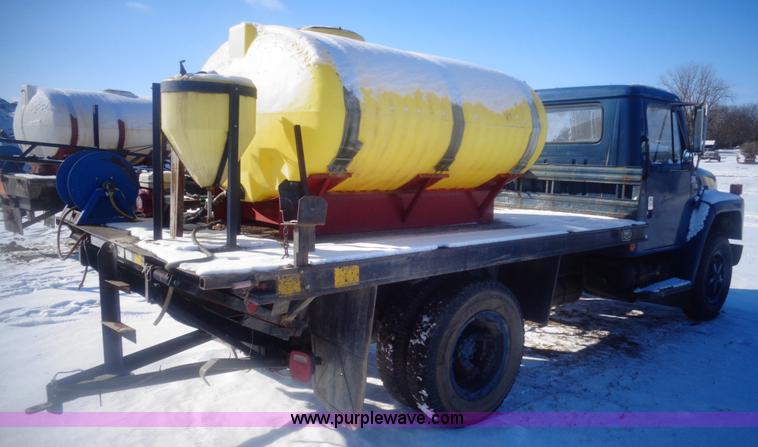 image for item AL9232 1985 International 1754 flatbed truck