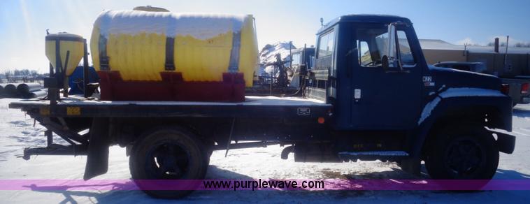 image for item AL9232 1985 International 1754 flatbed truck