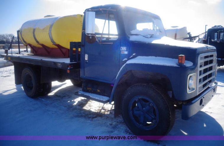 image for item AL9232 1985 International 1754 flatbed truck