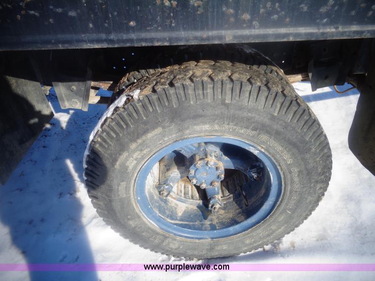 image for item AL9232 1985 International 1754 flatbed truck