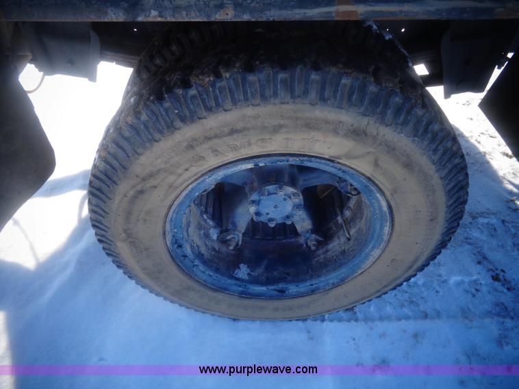 image for item AL9232 1985 International 1754 flatbed truck