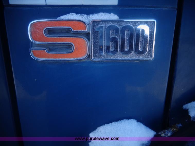 image for item AL9232 1985 International 1754 flatbed truck