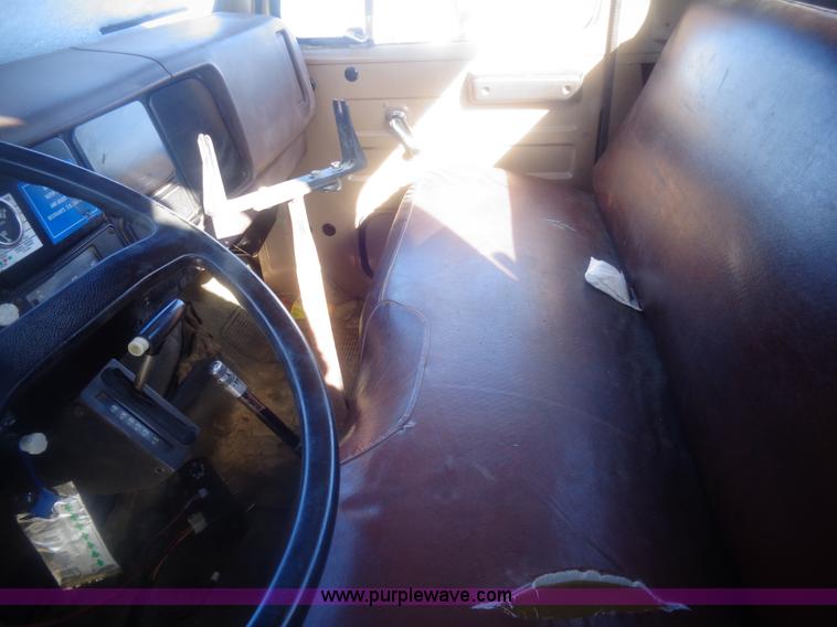 image for item AL9232 1985 International 1754 flatbed truck