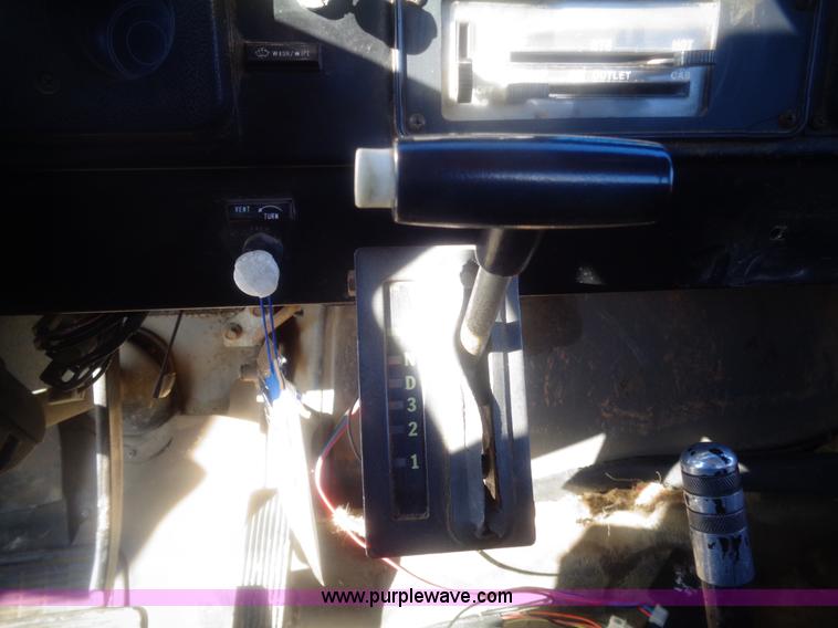 image for item AL9232 1985 International 1754 flatbed truck