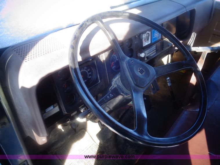 image for item AL9232 1985 International 1754 flatbed truck