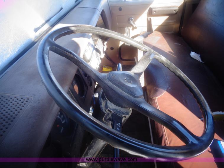 image for item AL9232 1985 International 1754 flatbed truck