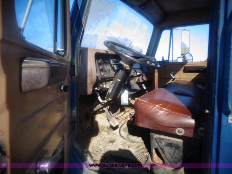 image for item AL9232 1985 International 1754 flatbed truck