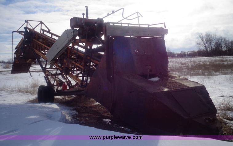 image for item AL9233 1964 Kolman 101-XHD gravel screen