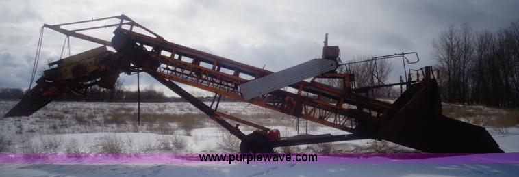 image for item AL9233 1964 Kolman 101-XHD gravel screen