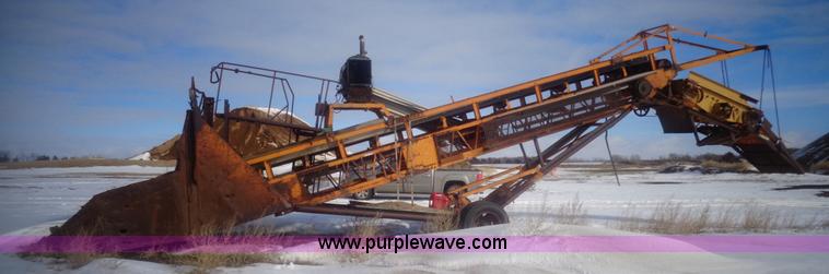 image for item AL9233 1964 Kolman 101-XHD gravel screen