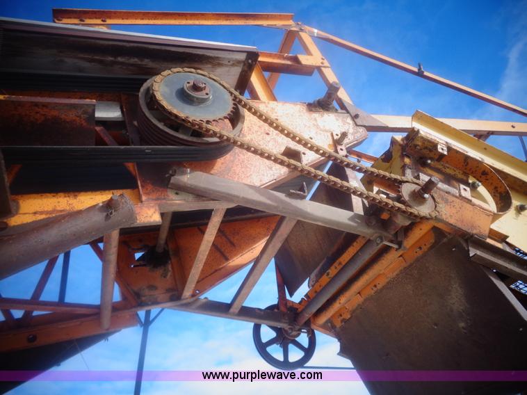 image for item AL9233 1964 Kolman 101-XHD gravel screen