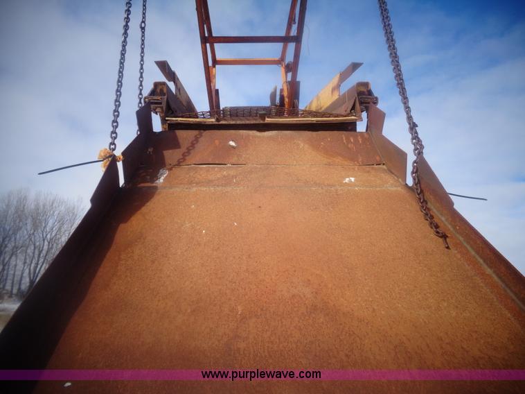 image for item AL9233 1964 Kolman 101-XHD gravel screen