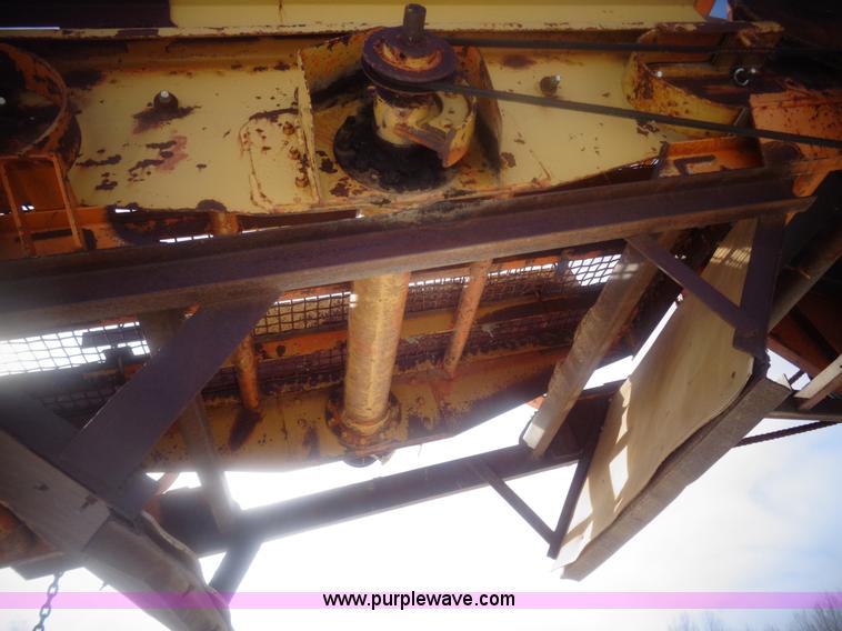 image for item AL9233 1964 Kolman 101-XHD gravel screen