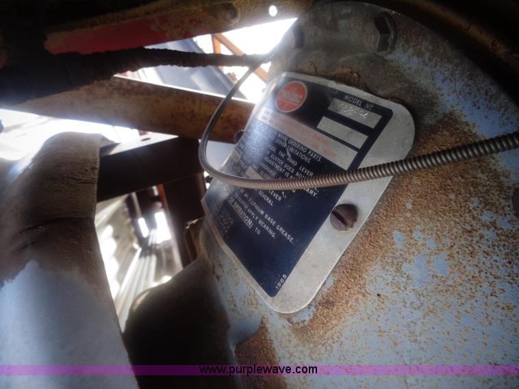 image for item AL9233 1964 Kolman 101-XHD gravel screen