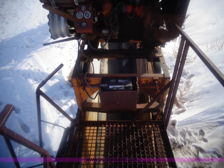 image for item AL9233 1964 Kolman 101-XHD gravel screen