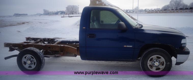 image for item AL9238 2000 Chevrolet Silverado 1500 pickup truck cab and chassis