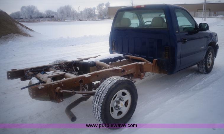 image for item AL9238 2000 Chevrolet Silverado 1500 pickup truck cab and chassis