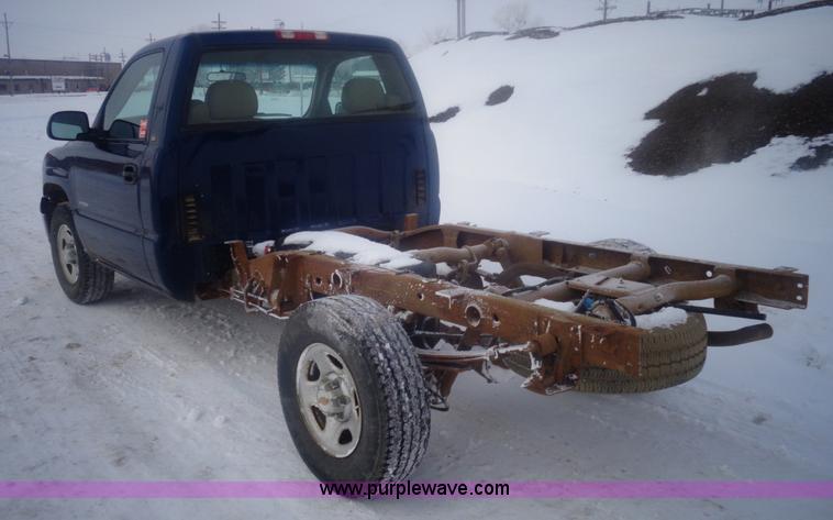 image for item AL9238 2000 Chevrolet Silverado 1500 pickup truck cab and chassis