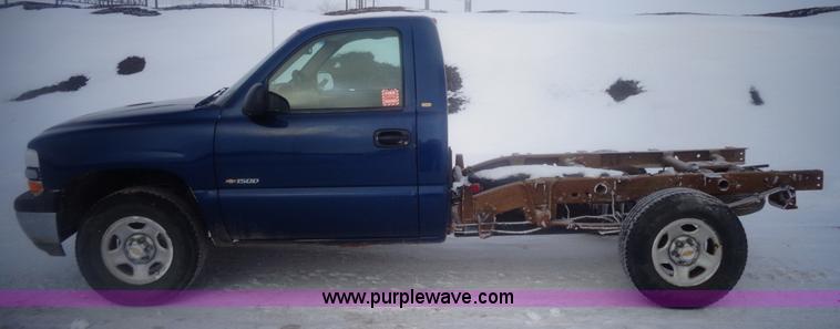 image for item AL9238 2000 Chevrolet Silverado 1500 pickup truck cab and chassis