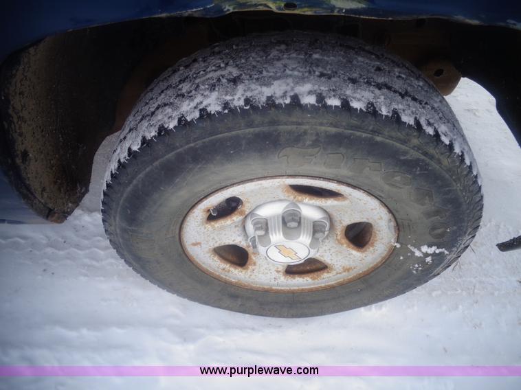 image for item AL9238 2000 Chevrolet Silverado 1500 pickup truck cab and chassis