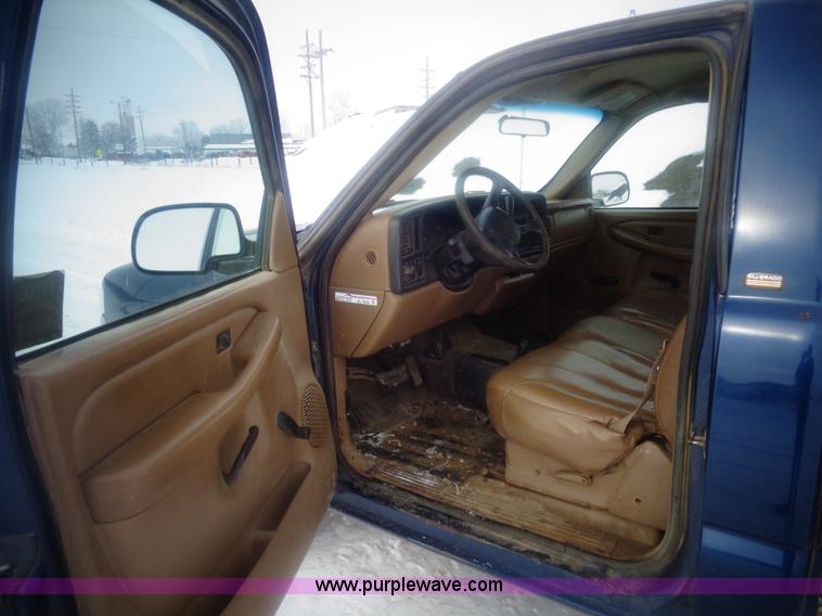 image for item AL9238 2000 Chevrolet Silverado 1500 pickup truck cab and chassis