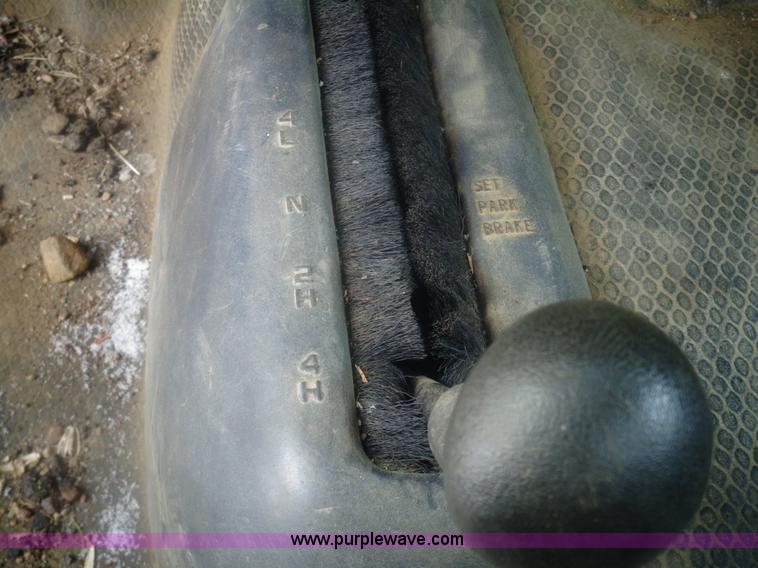 image for item AL9238 2000 Chevrolet Silverado 1500 pickup truck cab and chassis