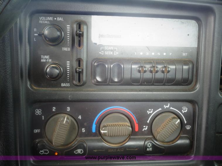 image for item AL9238 2000 Chevrolet Silverado 1500 pickup truck cab and chassis