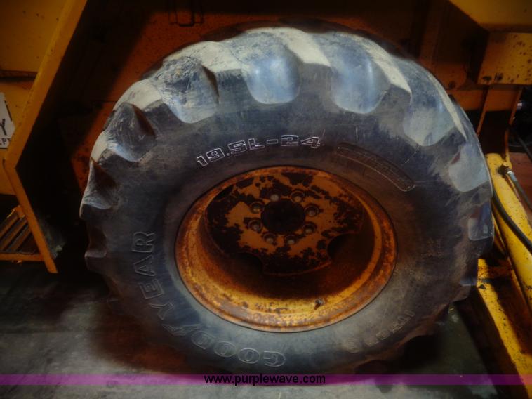 image for item AL9240 1980 John Deere 410 backhoe