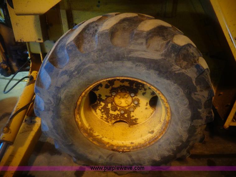 image for item AL9240 1980 John Deere 410 backhoe