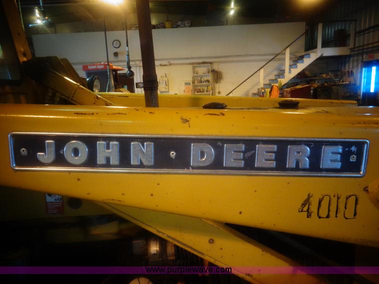 image for item AL9240 1980 John Deere 410 backhoe