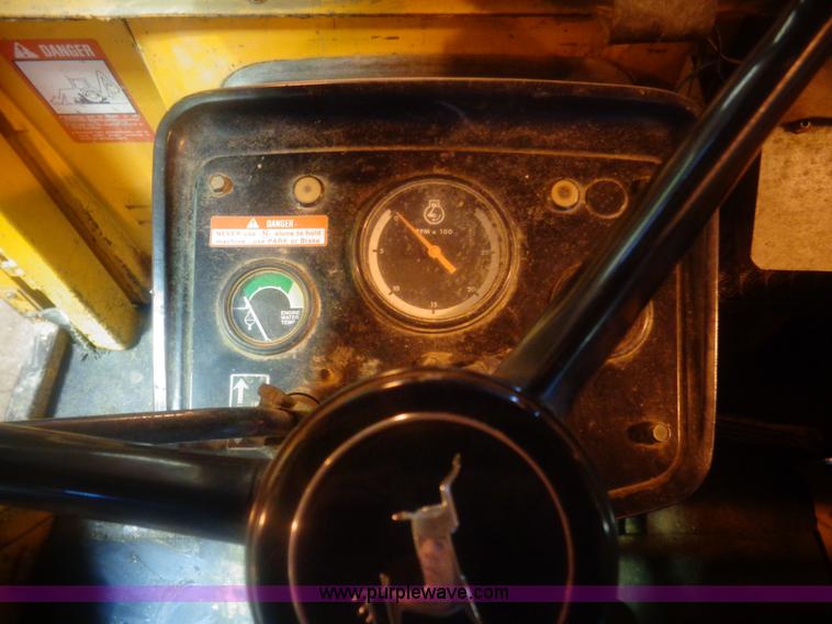 image for item AL9240 1980 John Deere 410 backhoe