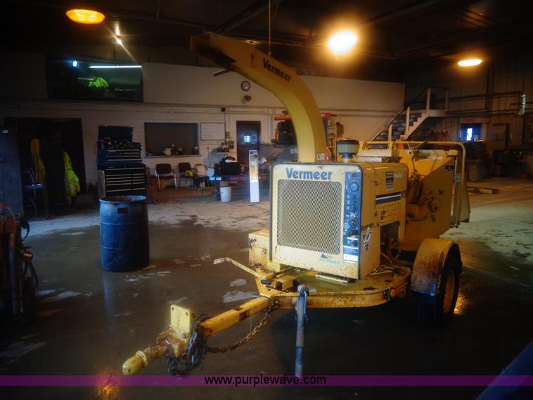 image for item AL9241 2000 Vermeer 935BC Auto Feed II wood chipper