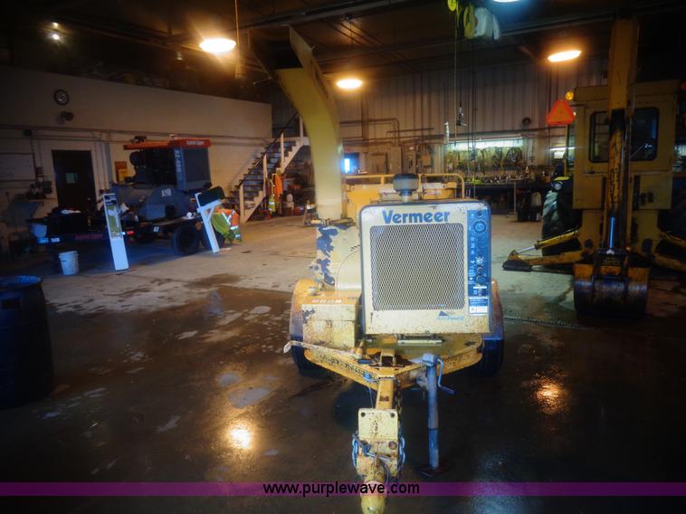 image for item AL9241 2000 Vermeer 935BC Auto Feed II wood chipper