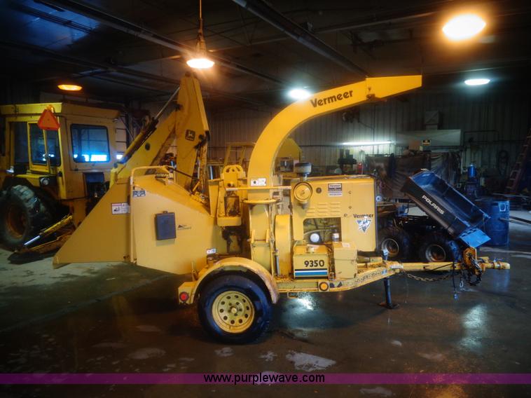 image for item AL9241 2000 Vermeer 935BC Auto Feed II wood chipper