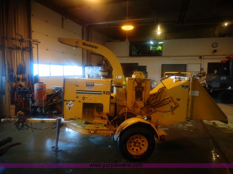 image for item AL9241 2000 Vermeer 935BC Auto Feed II wood chipper