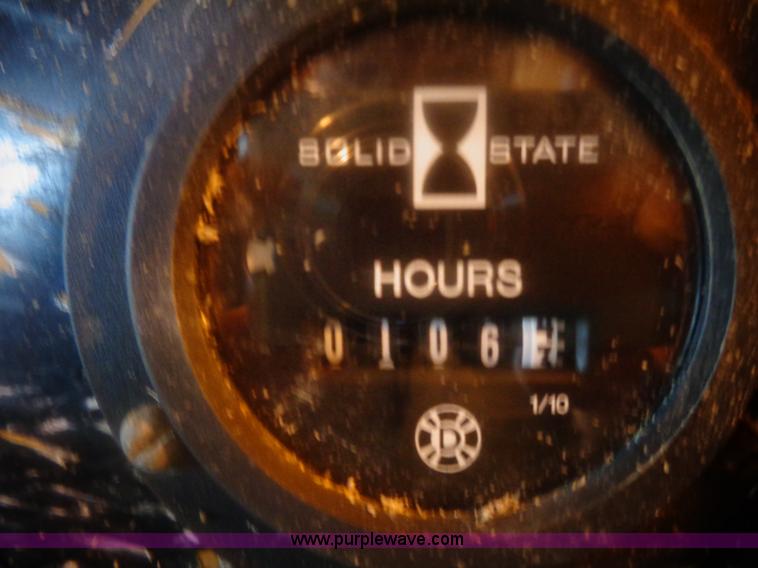 image for item AL9241 2000 Vermeer 935BC Auto Feed II wood chipper