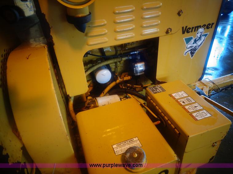 image for item AL9241 2000 Vermeer 935BC Auto Feed II wood chipper