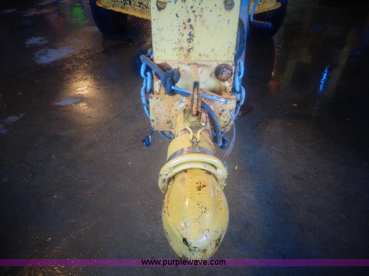 image for item AL9241 2000 Vermeer 935BC Auto Feed II wood chipper