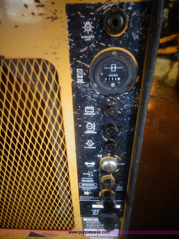 image for item AL9241 2000 Vermeer 935BC Auto Feed II wood chipper