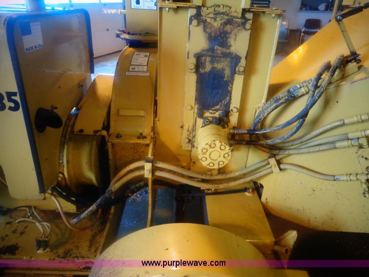 image for item AL9241 2000 Vermeer 935BC Auto Feed II wood chipper