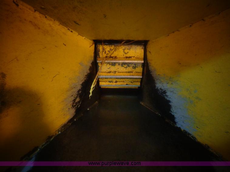 image for item AL9241 2000 Vermeer 935BC Auto Feed II wood chipper