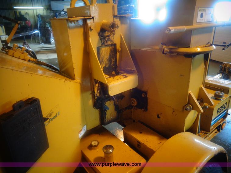 image for item AL9241 2000 Vermeer 935BC Auto Feed II wood chipper