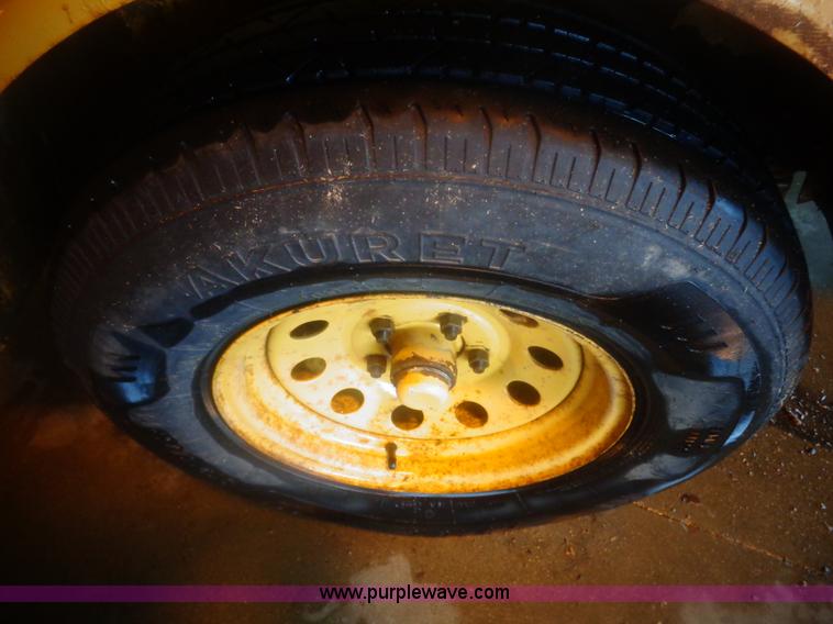 image for item AL9241 2000 Vermeer 935BC Auto Feed II wood chipper