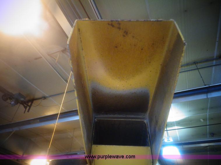 image for item AL9241 2000 Vermeer 935BC Auto Feed II wood chipper