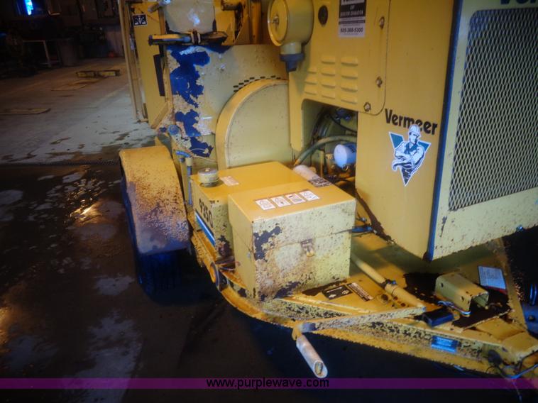 image for item AL9241 2000 Vermeer 935BC Auto Feed II wood chipper