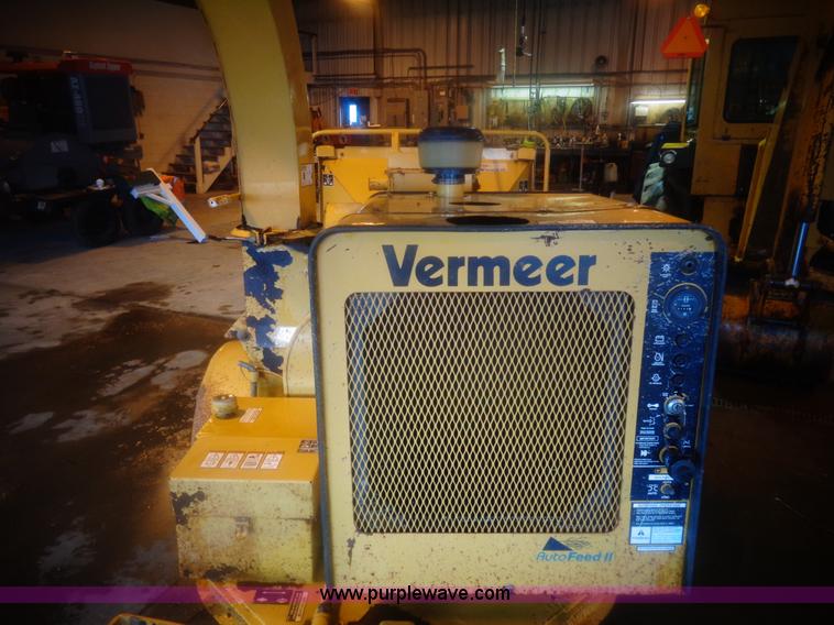 image for item AL9241 2000 Vermeer 935BC Auto Feed II wood chipper