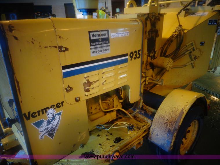 image for item AL9241 2000 Vermeer 935BC Auto Feed II wood chipper