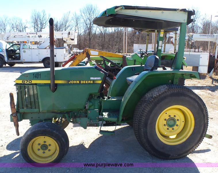 image for item AO9919 1995 John Deere 870 tractor