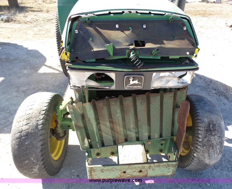 image for item AO9919 1995 John Deere 870 tractor